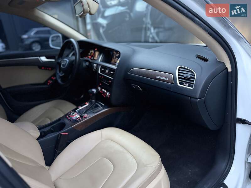 Седан Audi A4 2014 в Львові