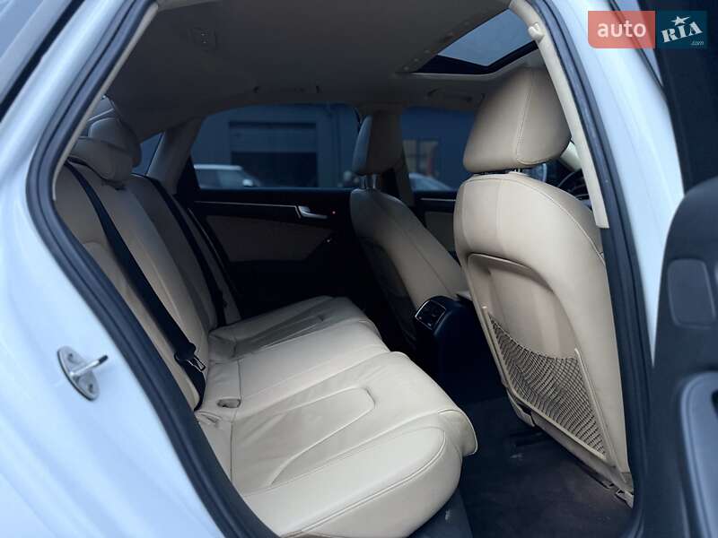 Седан Audi A4 2014 в Львові