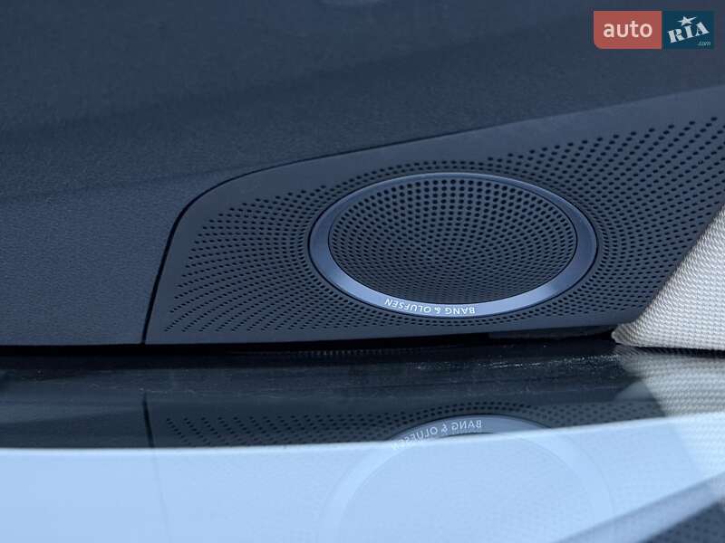 Седан Audi A4 2014 в Львові