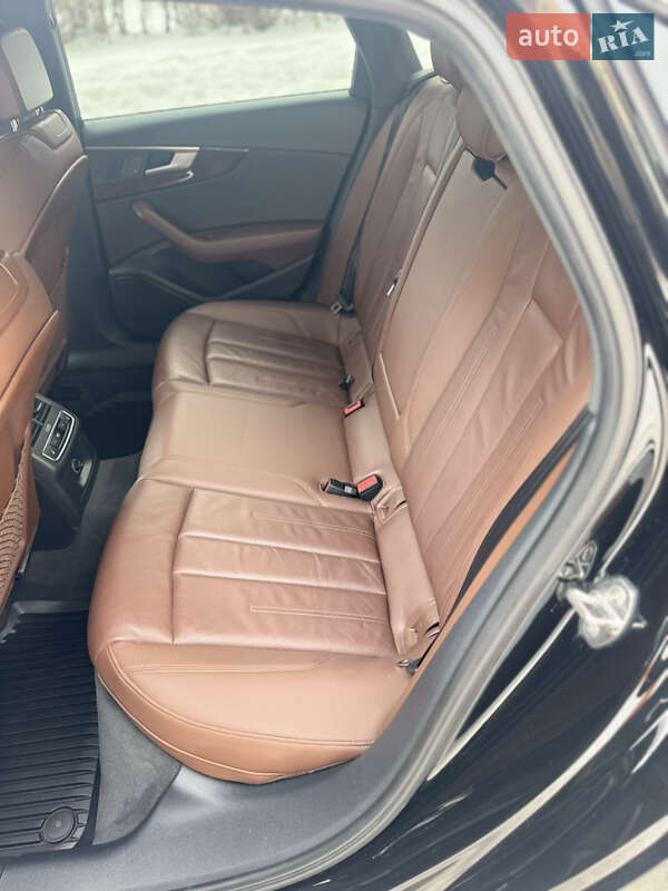Седан Audi A4 2017 в Львове