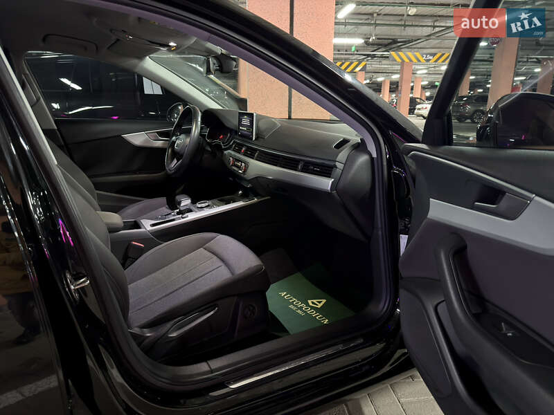 Универсал Audi A4 2017 в Киеве