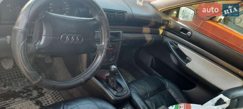 Седан Audi A4 1994 в Ужгороде