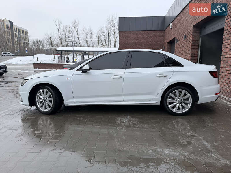 Седан Audi A4 2018 в Хмельницькому