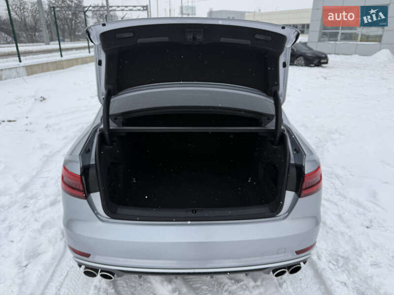 Седан Audi A4 2017 в Киеве