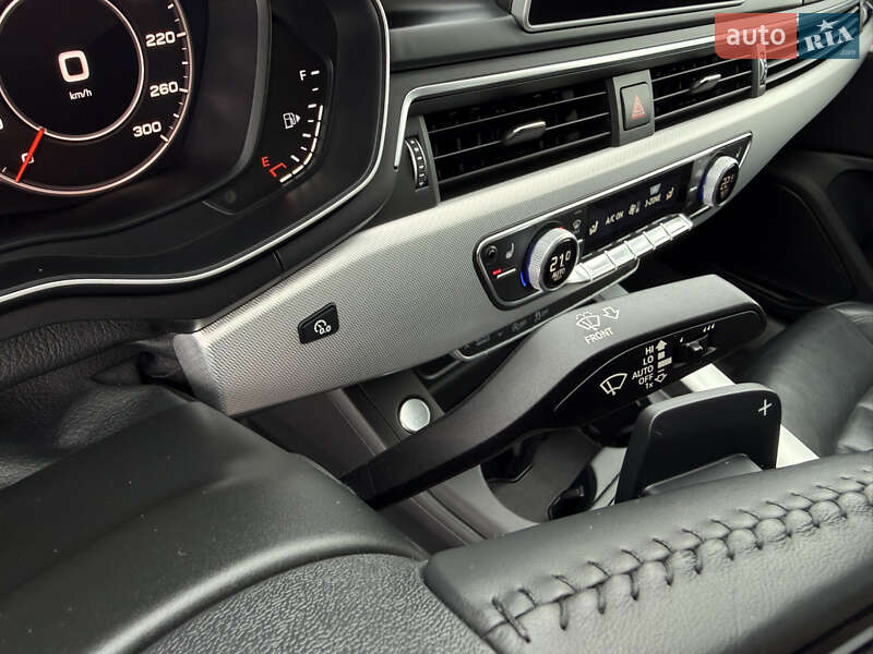 Седан Audi A4 2017 в Киеве