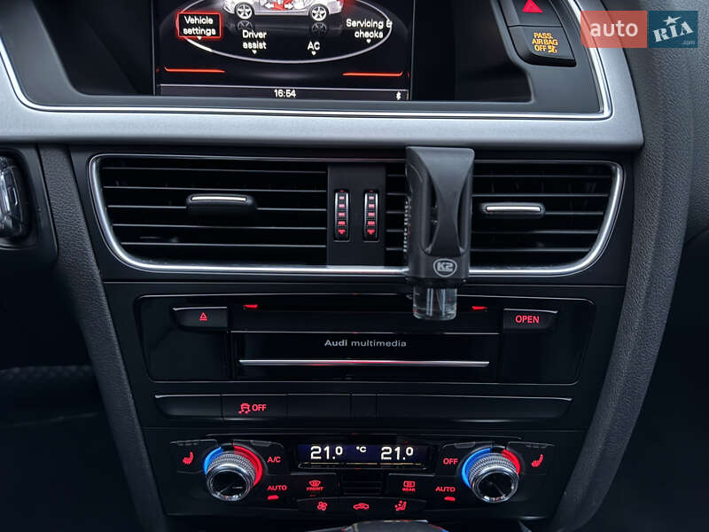 Седан Audi A4 2015 в Киеве