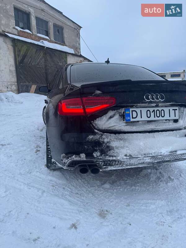 Седан Audi A4 2015 в Ємільчиному