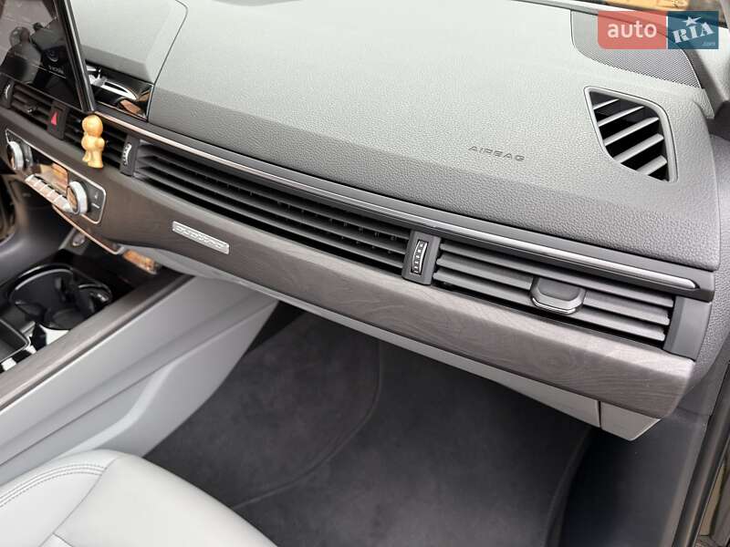 Седан Audi A4 2023 в Вінниці