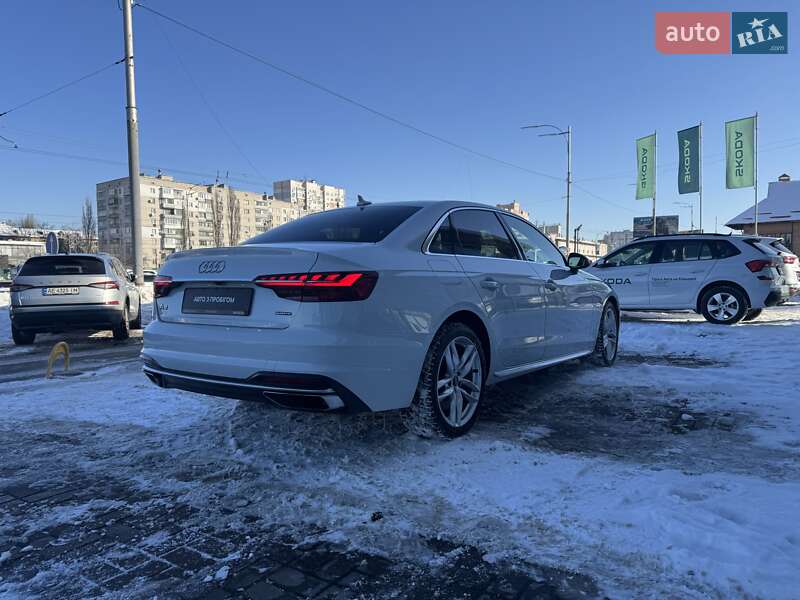 Седан Audi A4 2019 в Киеве