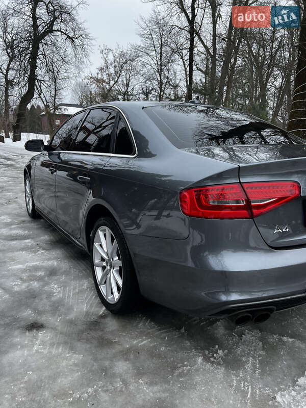 Седан Audi A4 2014 в Самборі