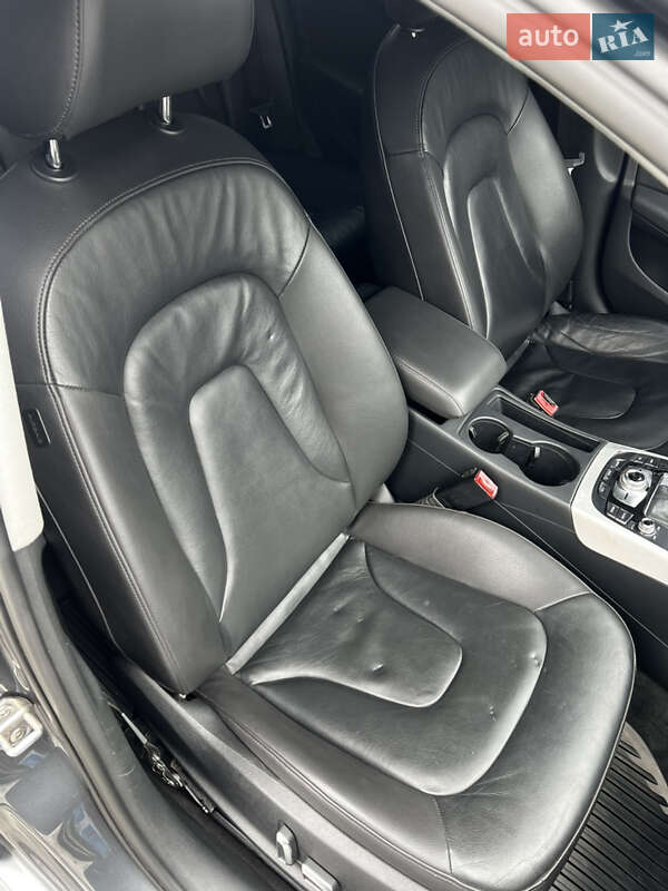 Седан Audi A4 2014 в Самборі