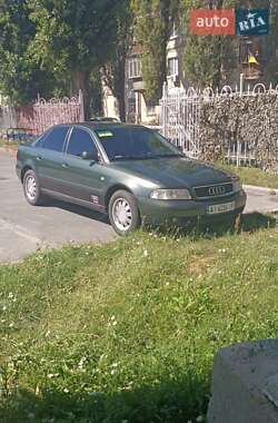 Седан Audi A4 2000 в Попельне