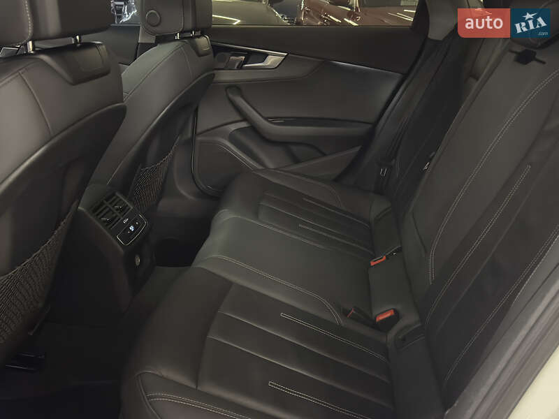 Седан Audi A4 2021 в Миколаєві