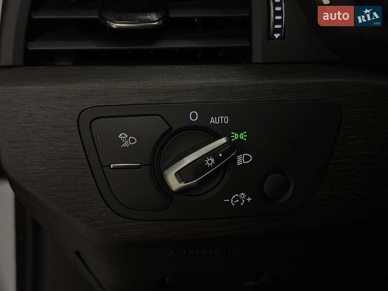 Седан Audi A4 2021 в Миколаєві