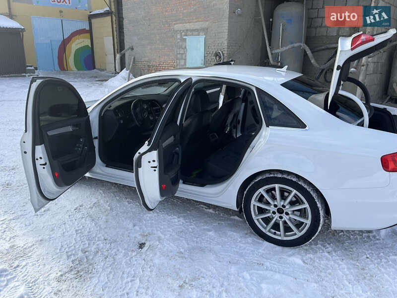 Седан Audi A4 2013 в Луцке
