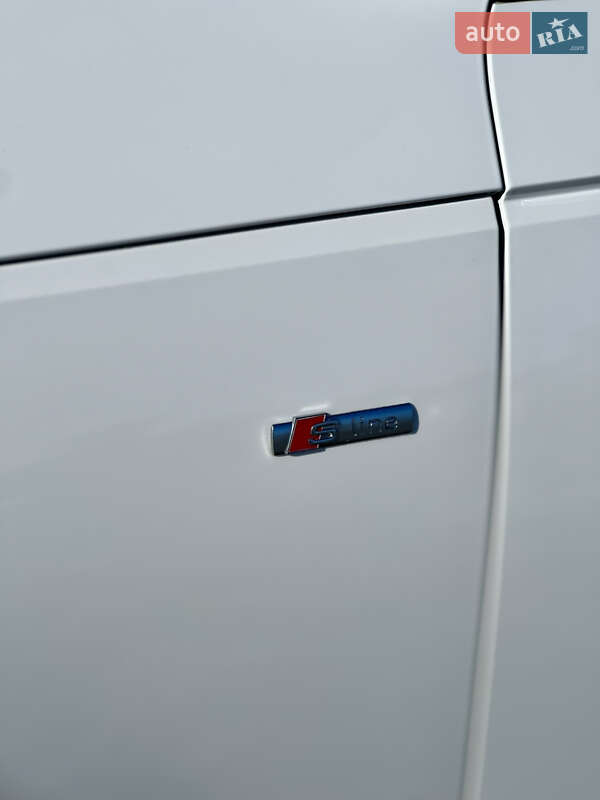 Седан Audi A4 2016 в Киеве