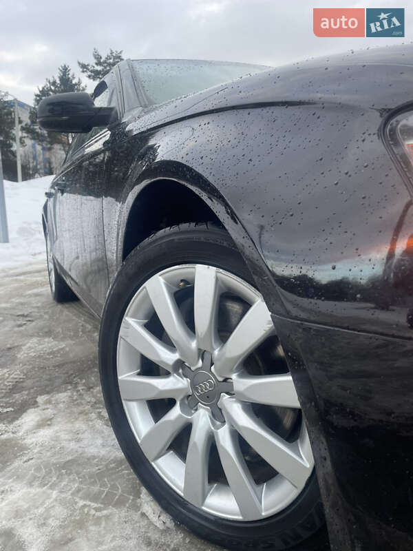 Седан Audi A4 2013 в Новояворівську