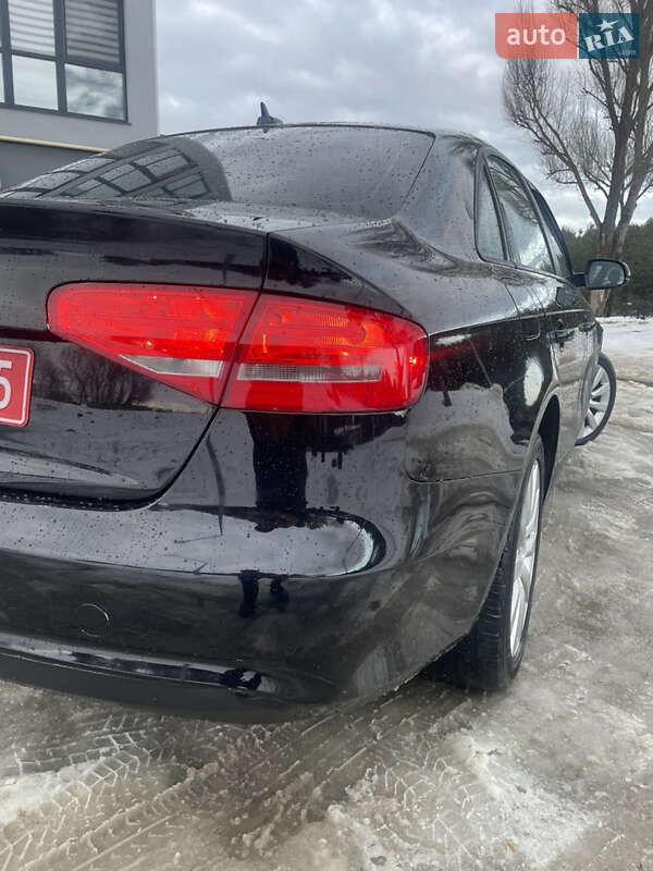 Седан Audi A4 2013 в Новояворівську
