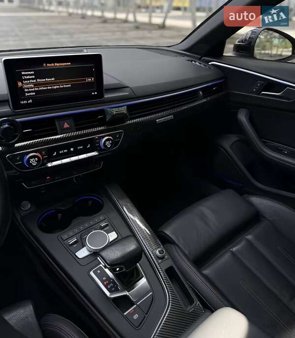 Седан Audi A4 2017 в Киеве