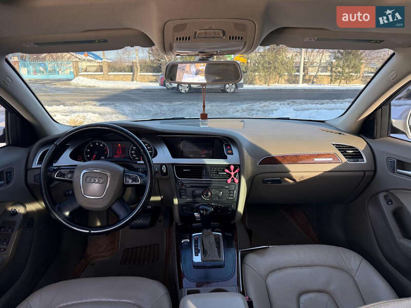 Седан Audi A4 2011 в Ужгороді