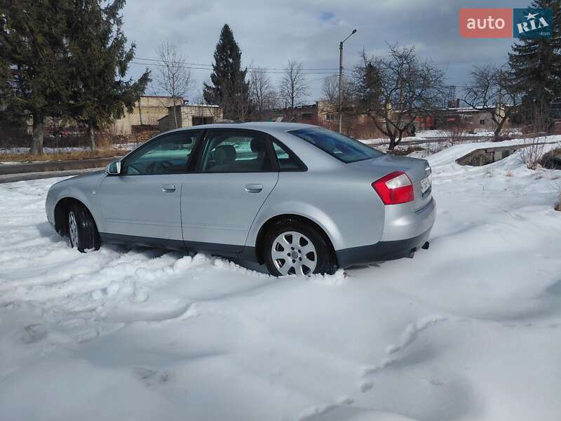 Седан Audi A4 2003 в Надворной