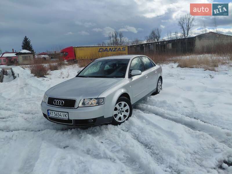 Седан Audi A4 2003 в Надворной