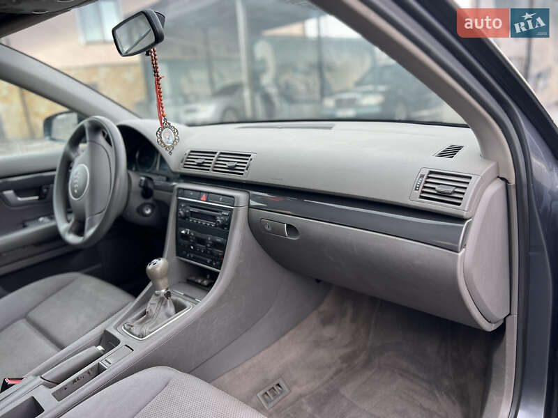 Седан Audi A4 2001 в Львове