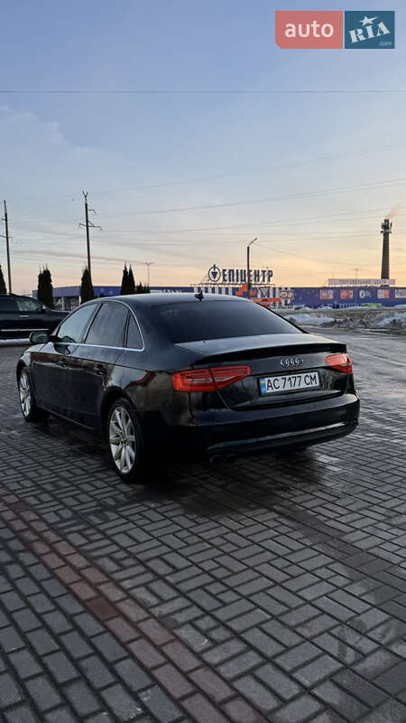 Седан Audi A4 2012 в Нововолынске