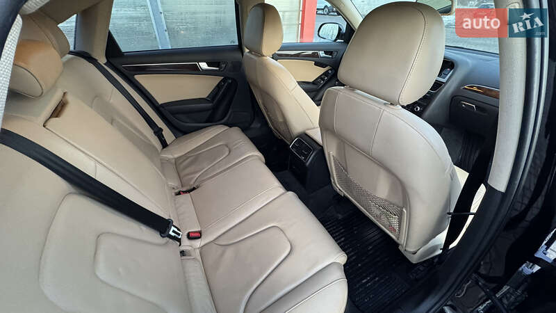 Седан Audi A4 2012 в Нововолынске