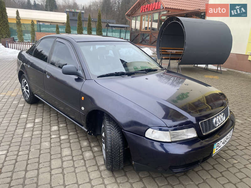 Седан Audi A4 1995 в Трускавці