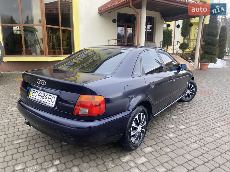 Седан Audi A4 1995 в Трускавці