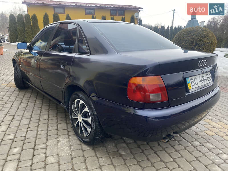 Седан Audi A4 1995 в Трускавці
