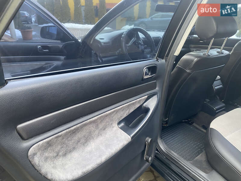 Седан Audi A4 1995 в Трускавці