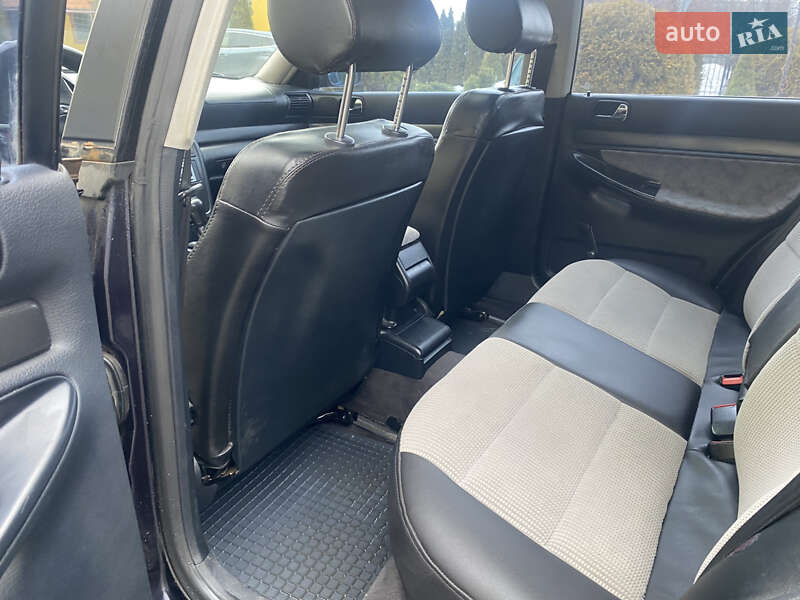 Седан Audi A4 1995 в Трускавці