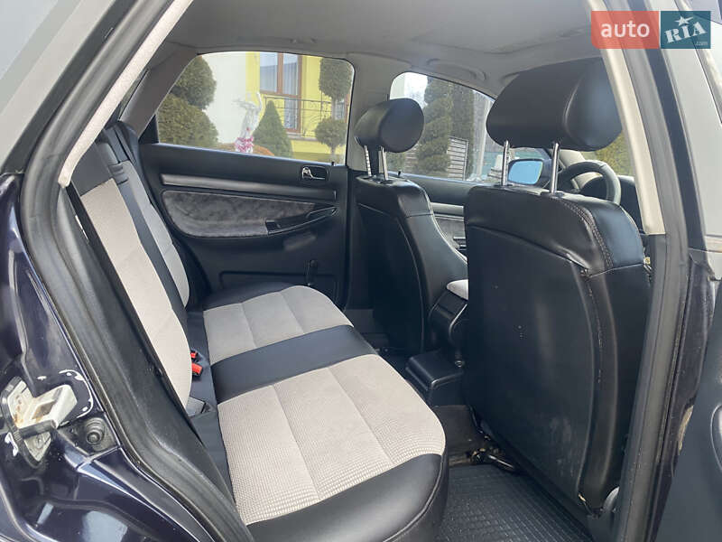 Седан Audi A4 1995 в Трускавці