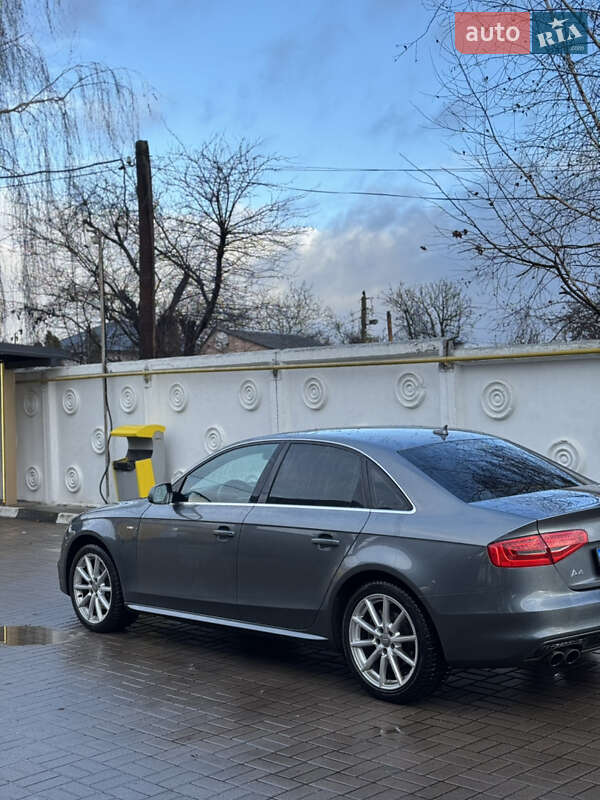 Седан Audi A4 2014 в Ровно