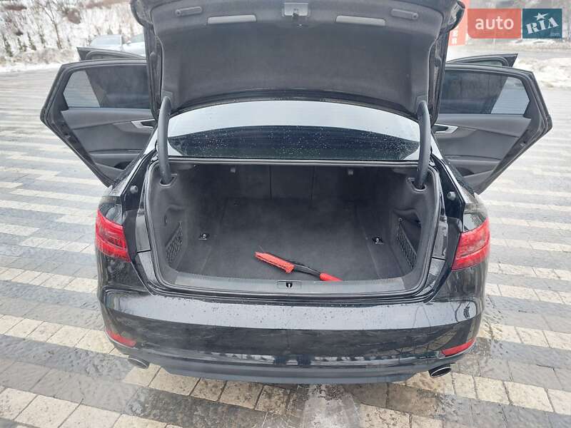 Седан Audi A4 2016 в Львове