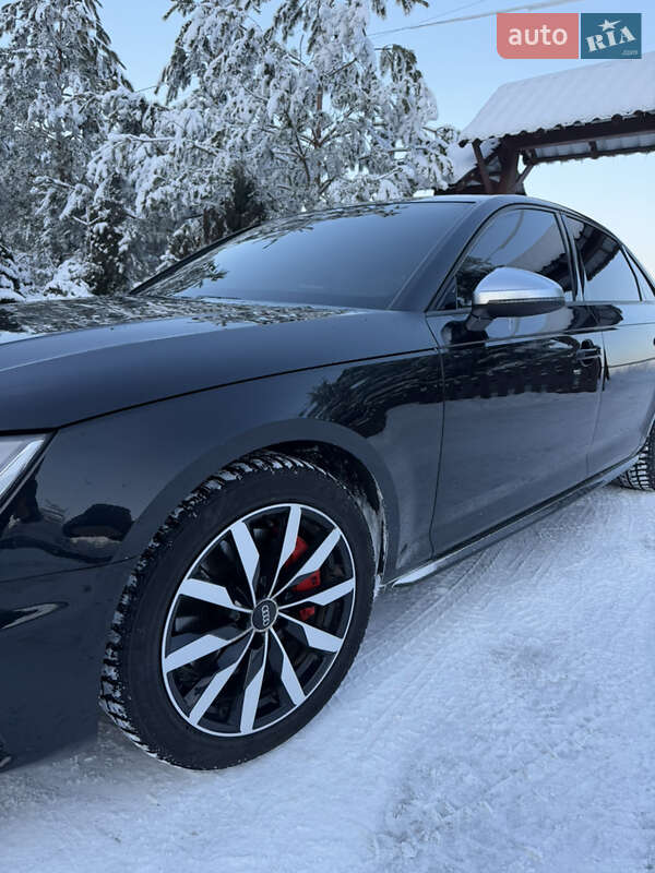 Седан Audi A4 2016 в Киеве