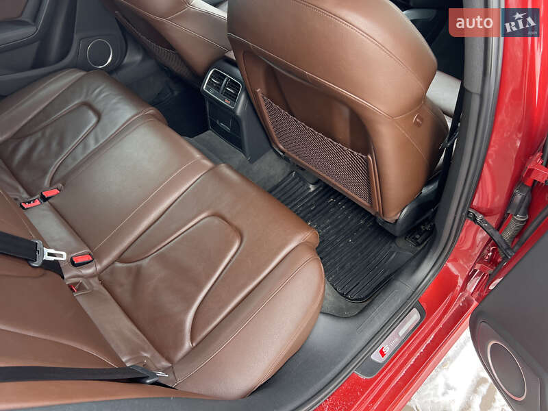 Седан Audi A4 2014 в Нововолынске