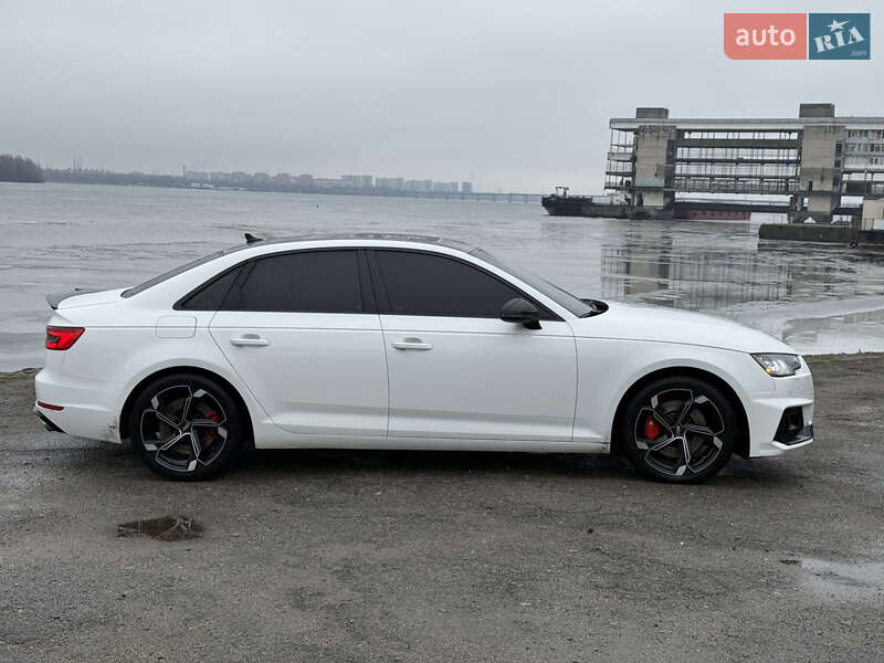 Седан Audi A4 2017 в Днепре