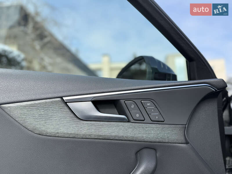 Седан Audi A4 2019 в Львове