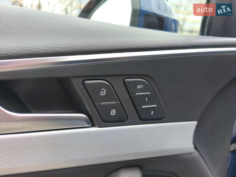 Седан Audi A4 2016 в Днепре