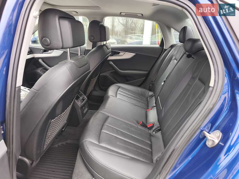 Седан Audi A4 2016 в Днепре