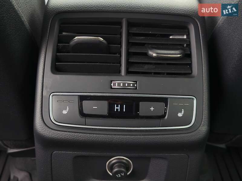 Седан Audi A4 2016 в Днепре