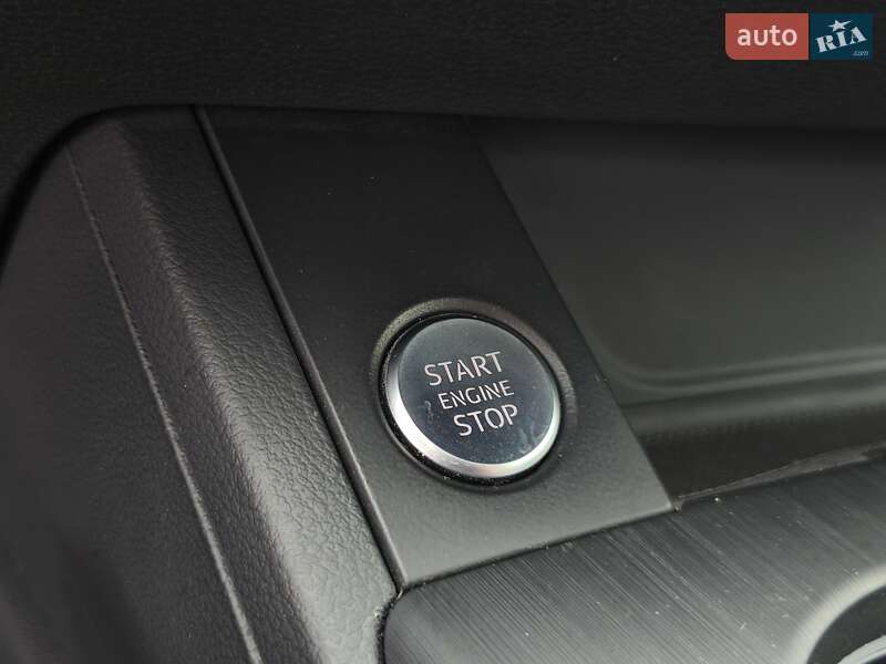Седан Audi A4 2016 в Днепре