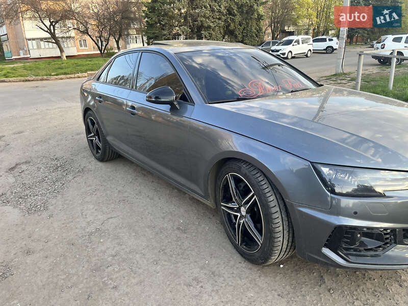 Седан Audi A4 2016 в Днепре