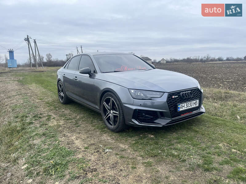 Седан Audi A4 2016 в Царичанці