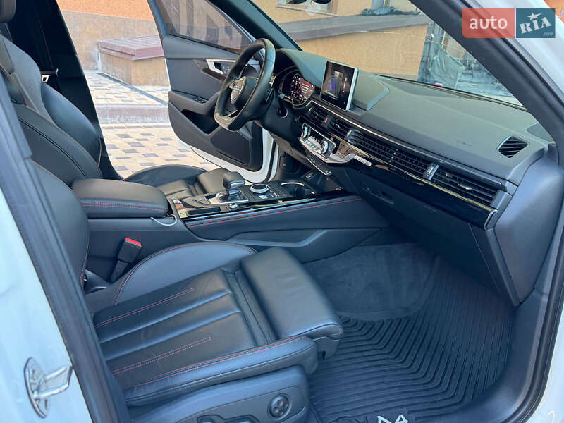 Седан Audi A4 2019 в Львові
