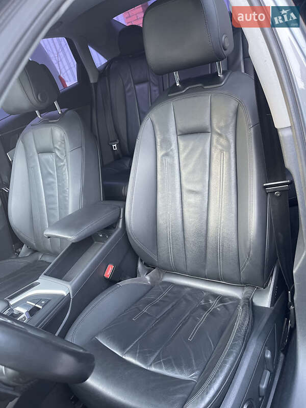 Седан Audi A4 2018 в Львове