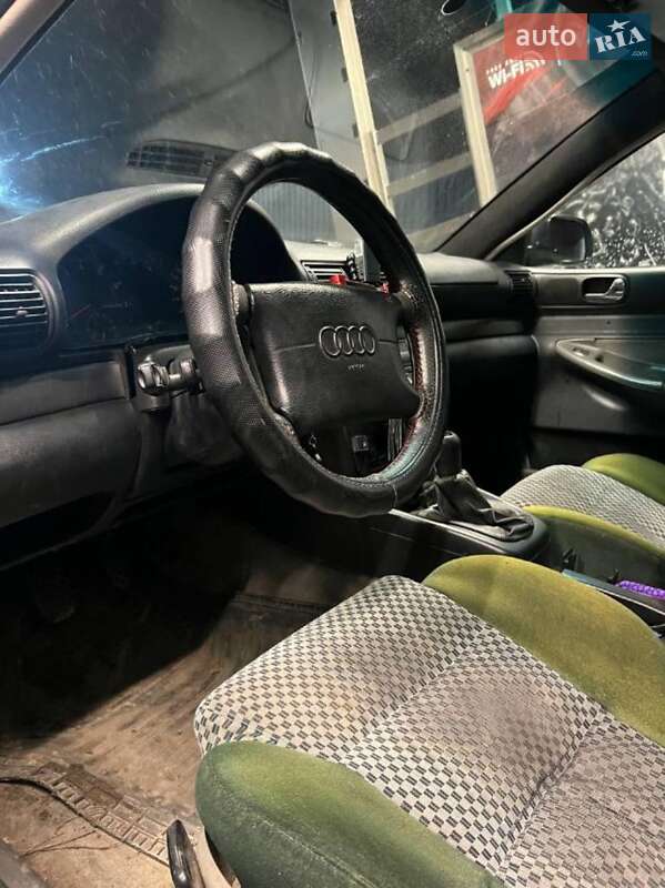 Седан Audi A4 1996 в Полтаве